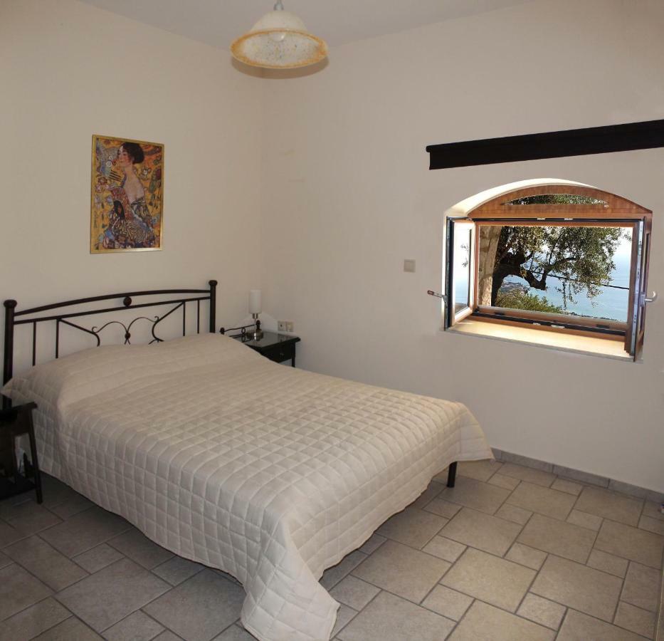 Olive Stonehouses Каламата Екстериор снимка